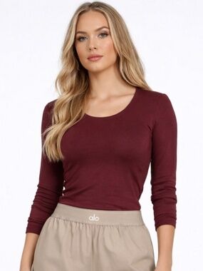 Saucony Burgundy Long Sleeve Athletic Top Size M Running Lightweight Stretch Med